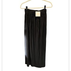 NWT long flowy black pleated skirt pockets Elastic waist OS (see description)